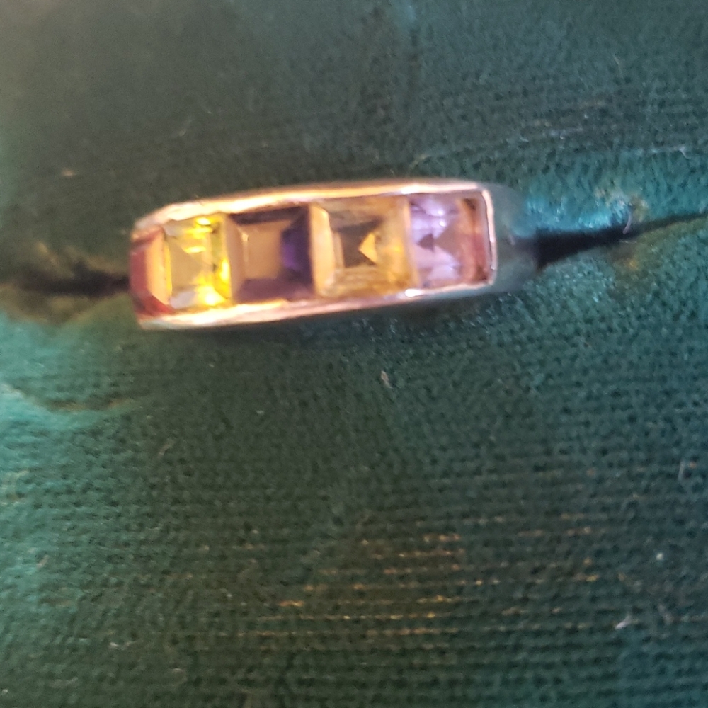 Rainbow ring. - Picture 4 of 4